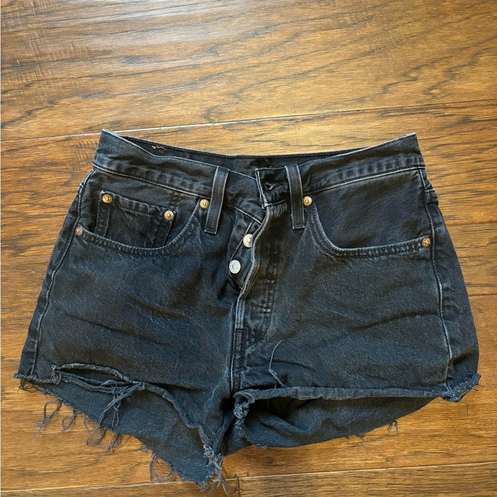 Black Levi’s 501 shorts size 26